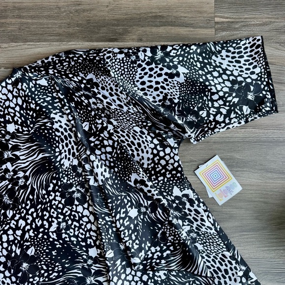 LulaRoe Shirley Kimono in Monochrome Animal Print – Dressy Jacket - Size M - Picture 7 of 11